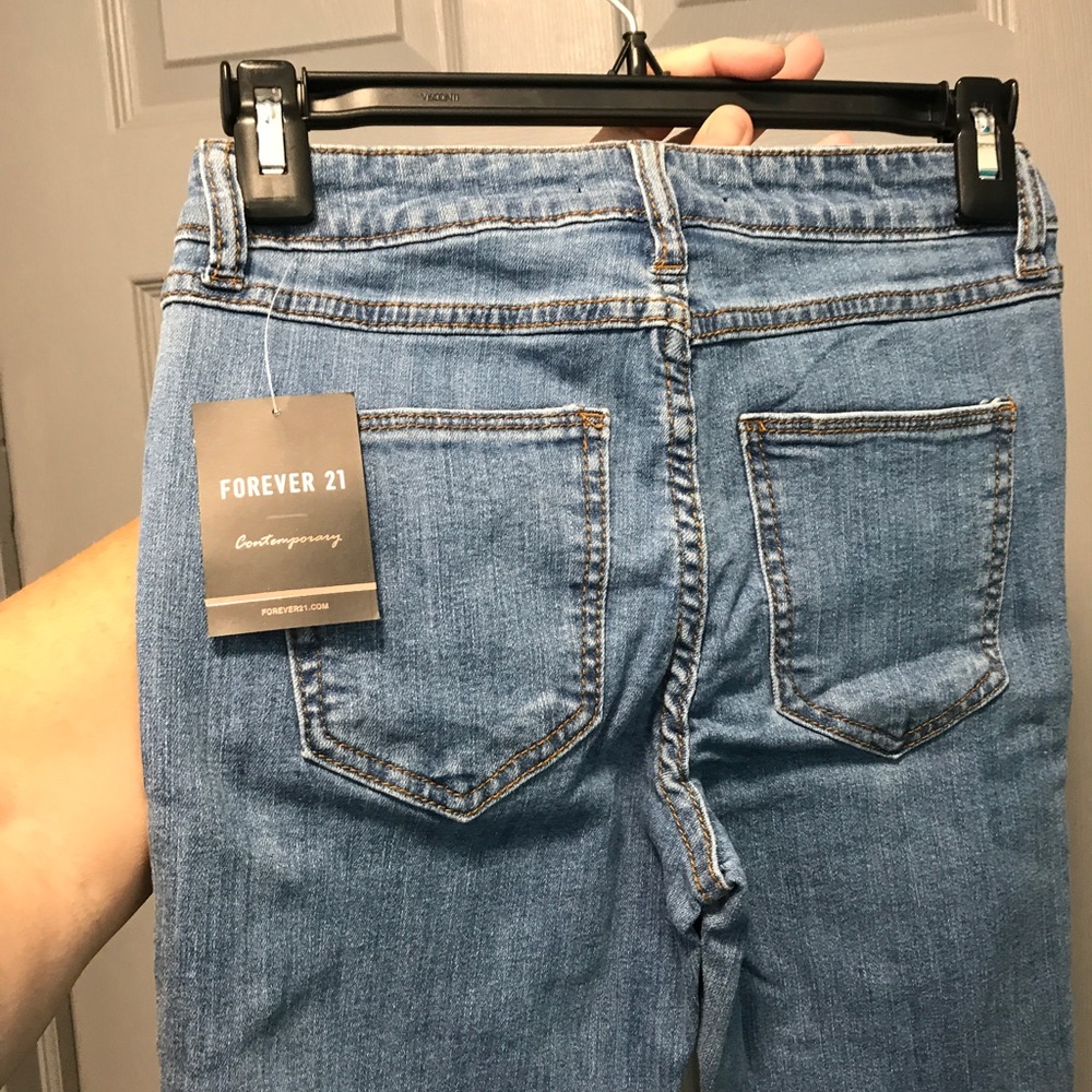 NEW. NWT DISTRESSED JEANS. Small. - Picture 3 of 7